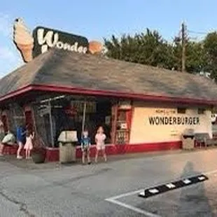 the outside of a restaurant