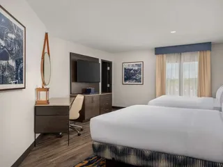 Hotel Westport Kansas City, Tapestry Collection by Hilton