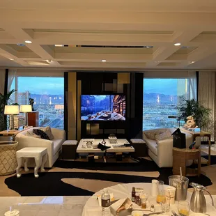 I feel so Happy Here! Tower Salon Wynn Facing Treasure Island aka TI Trump Fashion Show Palazzo