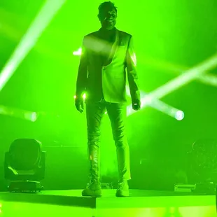 Simon of Duran Duran ! Start of the show Oh My.