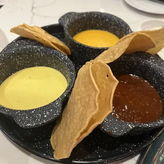 Salsa y Tostadas