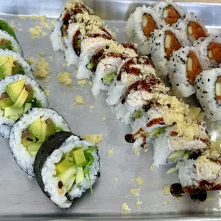 Lunch special: Veggie, crunchy and spicy tuna roll.