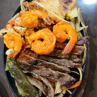 Steak shrimp fajitas