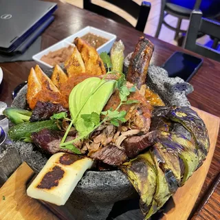 Xclusive Molcajete de Carne