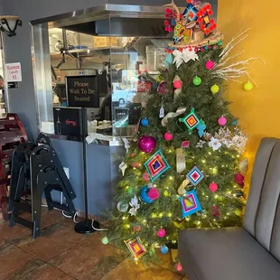 Lively decorations on the Christmas tree.