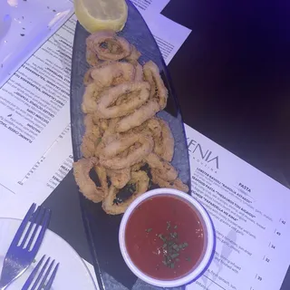 Fried Calamari (Kalamarakia Tiganita)