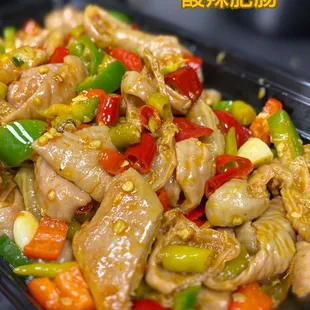 a dish of chicken and vegetables