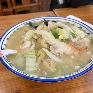 C6. Assorted Seafood Noodle Soup