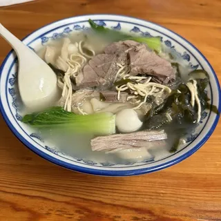 D10. Noodle with Stewed Pork