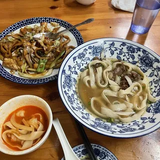 E3. Seafood Fried Noodle