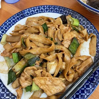 E7. Chicken Fried Noodle