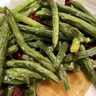 B7. Sauteed String Beans with Garlic