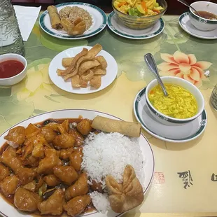 Lunch specials come with soup, an egg roll, crab Rangoon, and steamed or fried rice.