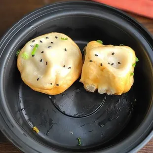 Fried pork soup buns