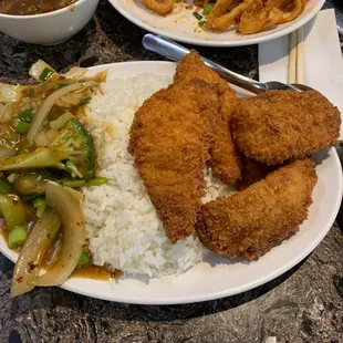 Fish filet with steamed broccoli