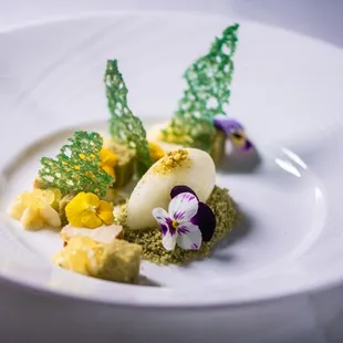 PASTÍS DE PISTATXO
pistachio cake, lime sorbet, white chocolate, coconut, lime