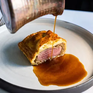 WELLINGTON IBÈRIC pork tenderloin · ibérico ham · duxelles · puff pastry · ibérico jus