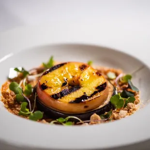 ALBERGINA I BRESQUILLA
grilled eggplant, peach, romesco, caramelized almonds