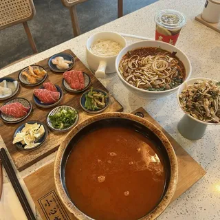 Fiery Tomato Soup Base Crossing-The-Bridge Rice Noodle