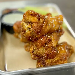 a tray of chicken wings