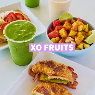 Green splash smoothie, croissant