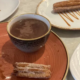 Churros y Chocolate Caliente