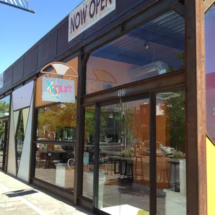 the outside of a restaurant