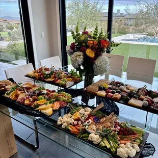 Sleek &amp; Lux grazing table