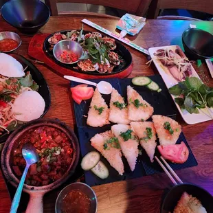 Gỏi xoài ốc hương, Mực hấp gừng , Cơm cháy kho quẹ, Sò lông nướng mỡ hành