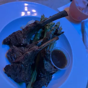 Lamb chops - mashed potatoes &amp; asparagus