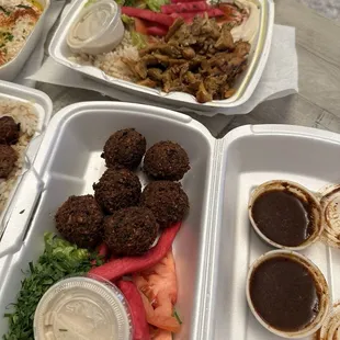 Falafel a la carte, shawarma plate