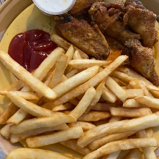 Lemon pepper/Buffalo wings and fries