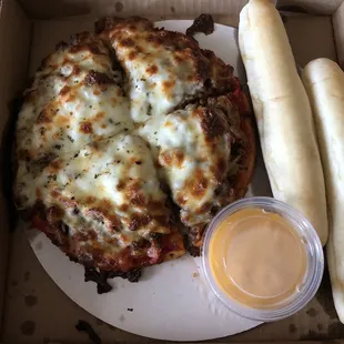 Xtrordinary personal pizza.