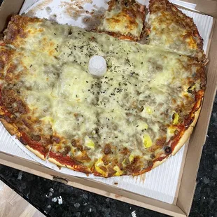 Almost forgot but this is a 16" deluxe pizza minus the jalapeños.