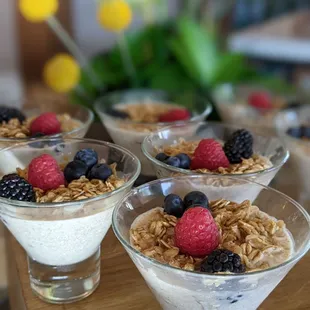 yogurt with berries and granola