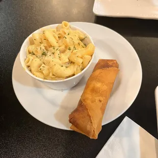 Macaroni and a crab cake egg roll (10/10)