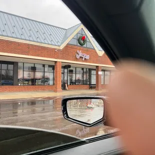 a view of the outside of a restaurant