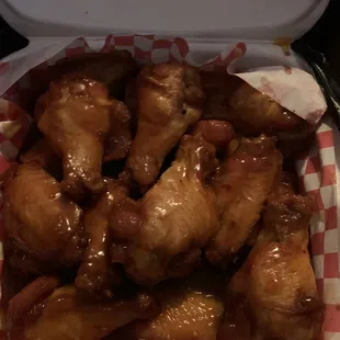 Wing with bbq sauce and sweet chili flavors