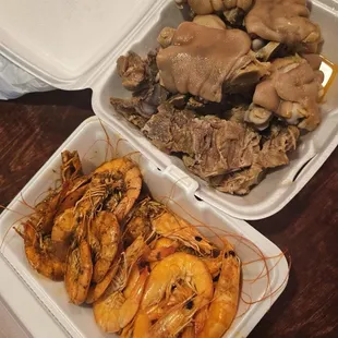 Boiled shrimp, pig feet, pork bones