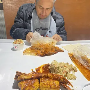 De verdad es DELICIOSO, el arroz frito es el mejor arroz que he comido y el sabor de esos mariscos es muy rico.