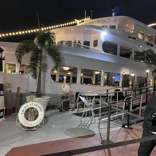 The starship cruse ship.