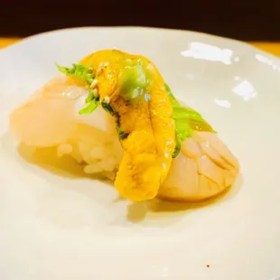Scallop with uni