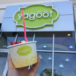 Love me some Yagoot! Can't go wrong with the original. Topped it off with some fresh strawberries and pineapple. YUM!
