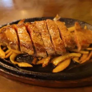 Dinner @Yagura Restaurant last eve 1/25/2023. Hubby David Ordered, Sizzling NY Steak Medium Rare. I luv the burnt Onions on da platter! Lol!