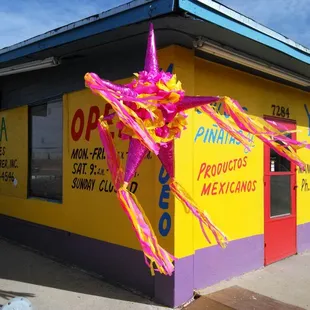 Traditional 7-Pointed Piñata for an unforgettable Posada