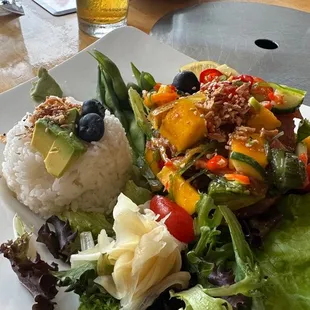 Spicy Hawaiian Poke Bowls