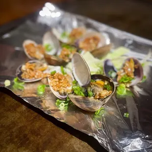 Steamed clams with white wine and garlic