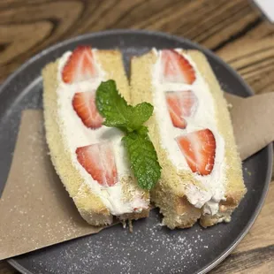*Ichigo Sando dessert sando