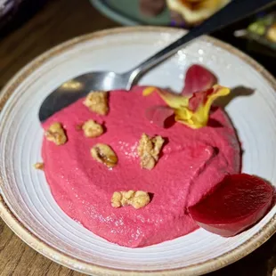 Beet hummus