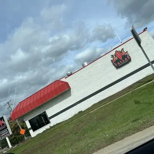 the outside of a restaurant